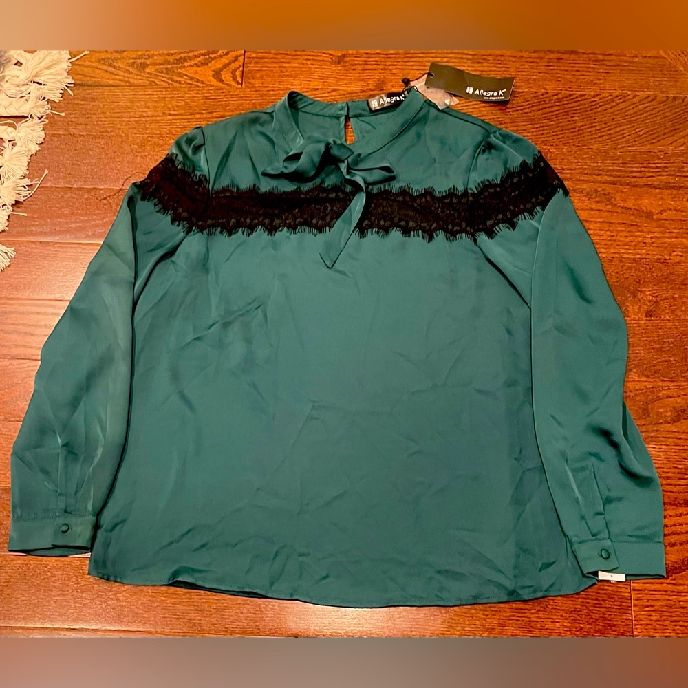 Allegra K Women's Green with Black Lace Blouse Size Large NEW